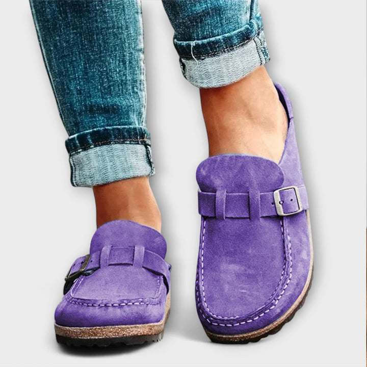 Mocasines para dama con hebilla decorativa