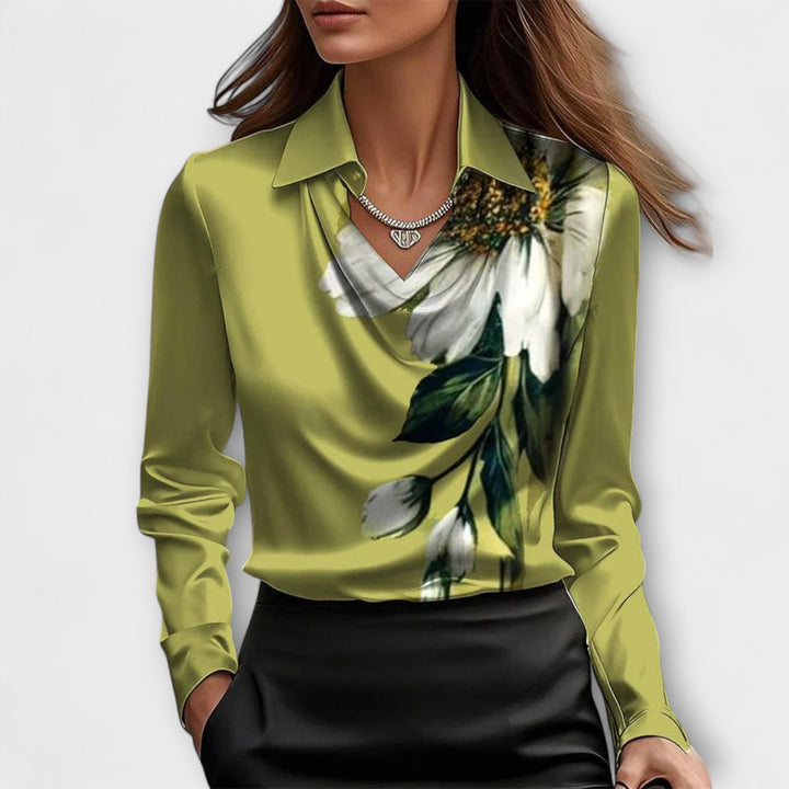 Blusa brillante con cuello fruncido