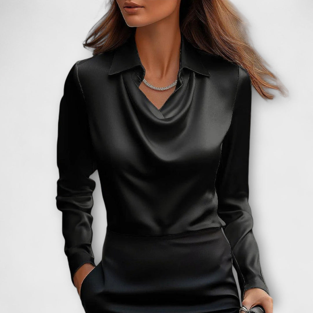 Blusa brillante con cuello fruncido