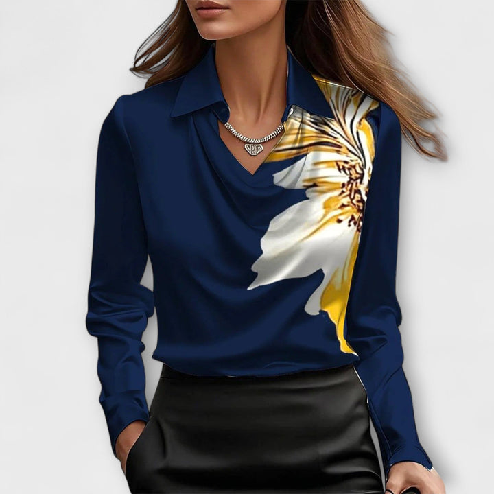 Blusa brillante con cuello fruncido